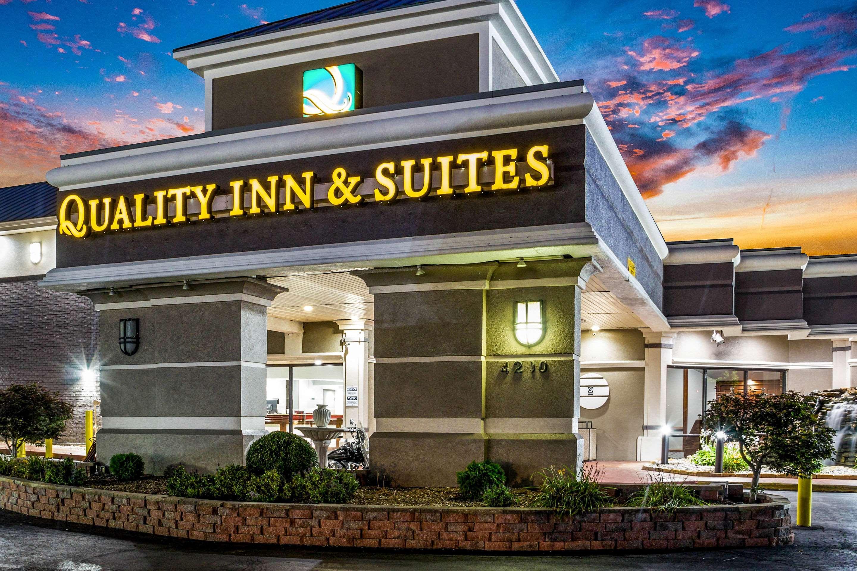 Quality Inn & Suites Kansas City - Independence I-70 East Exterior foto
