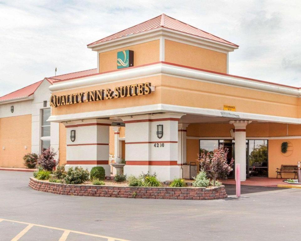 Quality Inn & Suites Kansas City - Independence I-70 East Exterior foto